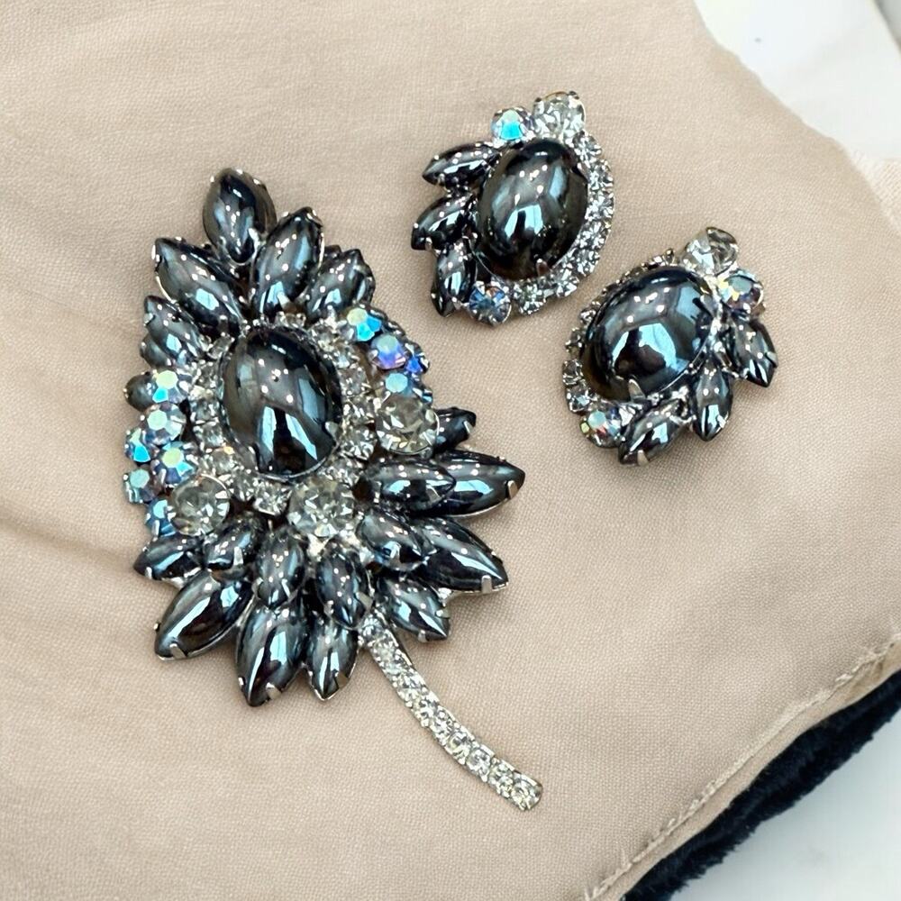 Juliana D&E Hematite Domed Cabochon Brooch & Earrings Jewelry Set 1960’s Vintage